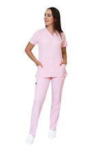Cargar imagen en el visor de la galería, Conjunto SET Filipina y Pantalón EV-24 KITTY REPELENTE A FLUIDOS-Color ROSA CLARO Dama-Ana Isabel Uniformes