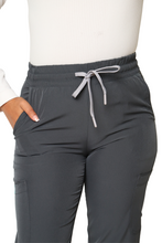 Cargar imagen en el visor de la galería, PANTALON EV-135 JOGGER HIGH WAIST STRETCH REPELENTE DAMA