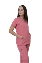 Cargar imagen en el visor de la galería, Conjunto SET Filipina y Pantalón JOGGER EV-24 KITTY REPELENTE A FLUIDOS-Color ROMANCE Dama-Ana Isabel Uniformes