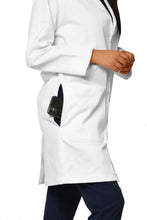 Cargar imagen en el visor de la galería, Bata Médica y de Laboratorio UNISEX con REPELENTE A FLUIDOS- TELA GABARDINA - HA-9599GR