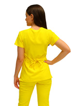 Cargar imagen en el visor de la galería, Conjunto SET Filipina y Pantalón JOGGER EV-23 Vania REPELENTE A FLUIDOS-Color YELLOW Dama-Ana Isabel Uniformes