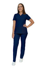 Cargar imagen en el visor de la galería, Conjunto SET Filipina y Pantalón EV-24 KITTY REPELENTE A FLUIDOS-Color MARINO Dama-Ana Isabel Uniformes