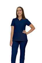 Cargar imagen en el visor de la galería, Conjunto SET Filipina y Pantalón JOGGER EV-24 KITTY REPELENTE A FLUIDOS-Color MARINO Dama-Ana Isabel Uniformes