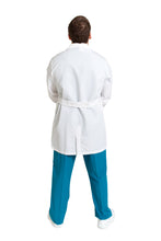 Cargar imagen en el visor de la galería, Bata Médica de Laboratorio para Caballero HA-32R CON TECNOLOGÍA REPELENCIA -Profesional-HASSAN Uniformes