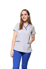 Cargar imagen en el visor de la galería, Conjunto SET Filipina y Pantalón JOGGER EV-18 CANDY REPELENTE A FLUIDOS-Color GRIS/REY Dama-Ana Isabel Uniformes