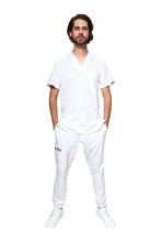 Cargar imagen en el visor de la galería, KIT Estudiantes - Bata Doble Stretch Repelente a Fluidos y Conjunto Quirúrgico Repelente con PANT JOGGER