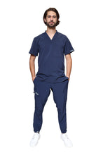 Cargar imagen en el visor de la galería, KIT Estudiantes - Bata Doble Stretch Repelente a Fluidos y Conjunto Quirúrgico Repelente con PANT JOGGER