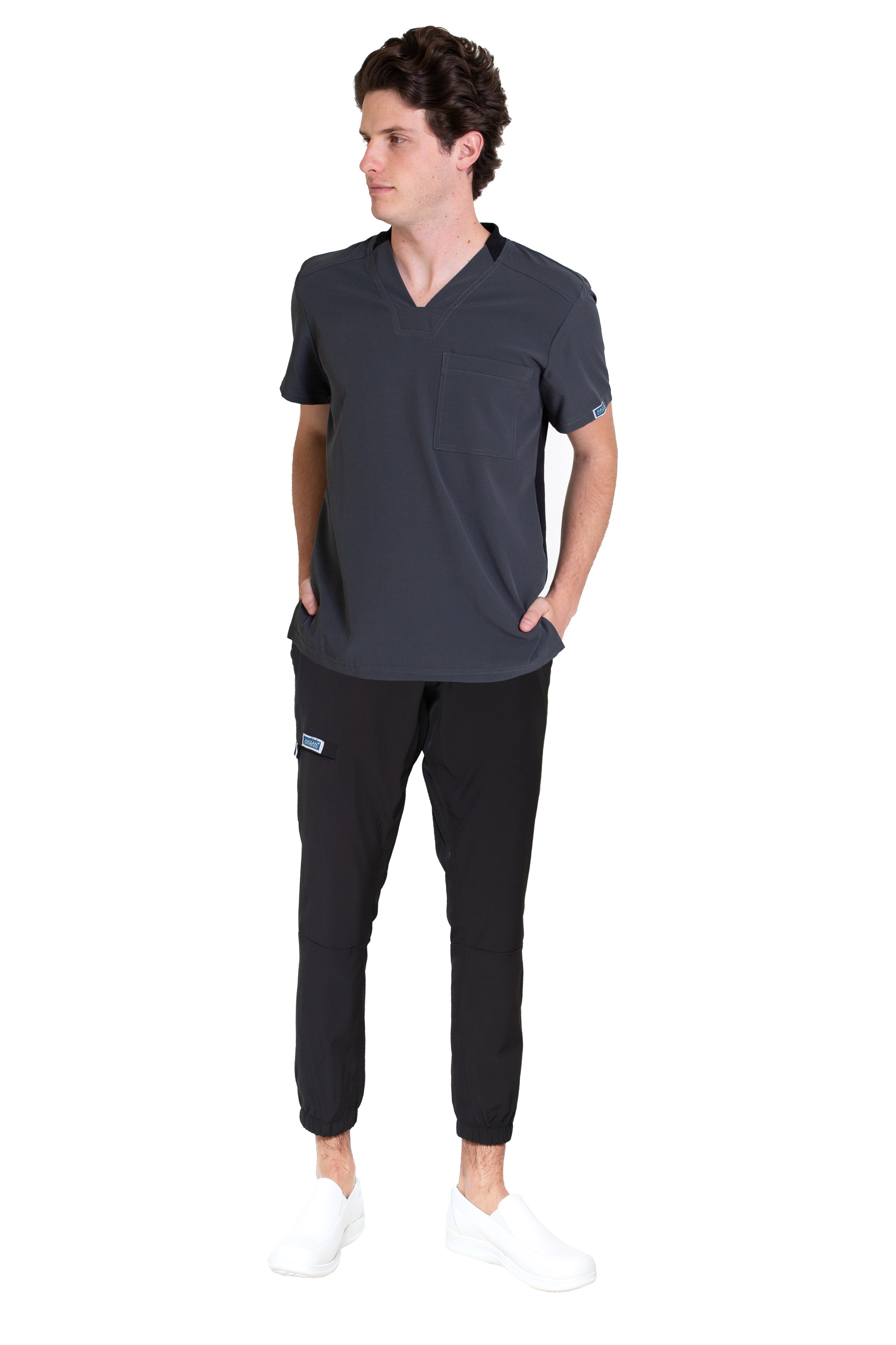 CONJUNTO EA-02 HOMBRE con PANTALÓN JOGGER