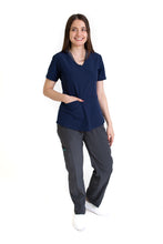 Cargar imagen en el visor de la galería, Conjunto SET Filipina y Pantalón EV-02 Muñin REPELENTE A FLUIDOS-Color MARINO/PEWTER con PANT PEWTER Dama-Ana Isabel Uniformes