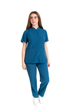 Cargar imagen en el visor de la galería, Conjunto SET Filipina y Pantalón EV-03 Nani REPELENTE A FLUIDOS-Color CARIBE Dama-Ana Isabel Uniformes