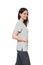 Cargar imagen en el visor de la galería, Conjunto SET Filipina y Pantalón EV-04 Tatita REPELENTE A FLUIDOS-Color ESTAMPADO DINOSAURIOS con PANT PEWTER Dama-Ana Isabel Uniformes