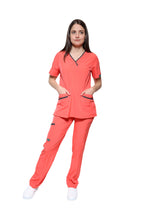 Cargar imagen en el visor de la galería, Conjunto SET Filipina y Pantalón EV-18 CANDY REPELENTE A FLUIDOS-Color Durazno/pewter Dama-Ana Isabel Uniformes