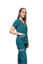 Cargar imagen en el visor de la galería, Conjunto SET Filipina y Pantalón EV-18 CANDY REPELENTE A FLUIDOS-Color Pasto/Pastel Dama-Ana Isabel Uniformes