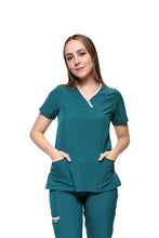 Cargar imagen en el visor de la galería, Conjunto SET Filipina y Pantalón EV-18 CANDY REPELENTE A FLUIDOS-Color Pasto/Pastel Dama-Ana Isabel Uniformes