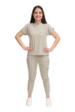 Cargar imagen en el visor de la galería, CONJUNTOS COLOR KAKI CON PANT JOGGER DAMA EV-04-20