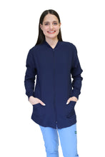 Cargar imagen en el visor de la galería, CHAMARRA WARM UP DOBLE STRETCH CON CIERRE con REPELENTE A FLUIDOS para Dama - EV-25
