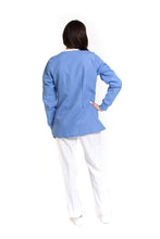 Cargar imagen en el visor de la galería, WARM UP Chamarra Médica - Salida de Hospital - para Dama - Color PLUMBAGO- KA-38 KAREN MEDICAL FASHION