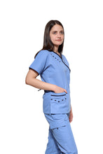 Cargar imagen en el visor de la galería, Conjunto SET Filipina y Pantalón KA-56 MARIPOSITAS -Color PLUMBAGO/MARINO- Dama- KAREN MEDICAL FASHION