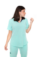 Cargar imagen en el visor de la galería, Conjunto SET Filipina y Pantalón EV-02 Muñin REPELENTE A FLUIDOS-Color PISTACHE/MARINO con PANT PISTACHE Dama-Ana Isabel Uniformes