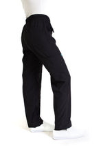 Cargar imagen en el visor de la galería, Conjunto SET Filipina y Pantalón EV-30 Paola con Cierre REPELENTE A FLUIDOS-Color Negro Dama-Ana Isabel Uniformes