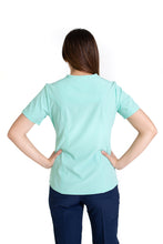 Cargar imagen en el visor de la galería, Filipina Top EV-02 Muñin REPELENTE A FLUIDOS-Color PISTACHE/MARINO Dama-Ana Isabel Uniformes