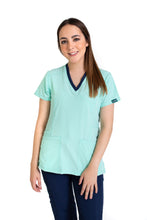 Cargar imagen en el visor de la galería, Conjunto SET Filipina y Pantalón EV-04 Tatita REPELENTE A FLUIDOS-Color PISTACHE/MARINO con PANT MARINO Dama-Ana Isabel Uniformes