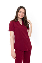 Cargar imagen en el visor de la galería, Filipina Top EV-02 Muñin REPELENTE A FLUIDOS-Color VINO Dama-Ana Isabel Uniformes