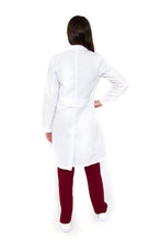 Cargar imagen en el visor de la galería, Bata Médica CORTA de Dama KA-35-CORTA-Clásica Bata-Karen Medical Fashion