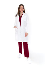 Cargar imagen en el visor de la galería, Bata Médica CORTA de Dama KA-35-CORTA-Clásica Bata-Karen Medical Fashion