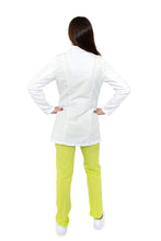 Cargar imagen en el visor de la galería, Bata Médica de Laboratorio para Dama KA-37-ROMBO CORTA-Karen Medical Fashion