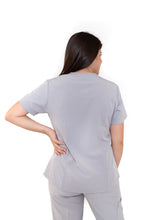 Cargar imagen en el visor de la galería, Conjunto SET Filipina y Pantalón EV-02 Muñin REPELENTE A FLUIDOS-Color GRIS Dama-Ana Isabel Uniformes