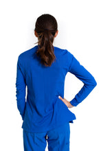 Cargar imagen en el visor de la galería, Filipina Top EV-16 MANGA LARGA Tatita REPELENTE A FLUIDOS-Color AZUL REY Dama-Ana Isabel Uniformes