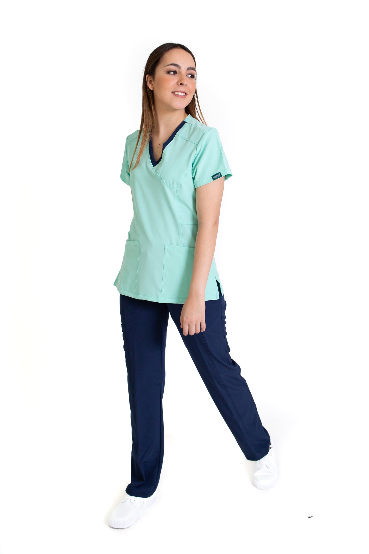 KIT Estudiantes - Chamarra Fit Jacket Extra Gruesa y Conjunto Quirúrgico con Pant Recto Doble Stretch Repelente a fluidos para Dama