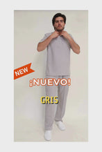 Cargar y reproducir el video en el visor de la galería, CONJUNTO PH-01 HOMBRE PLAYERA TIPO POLO- STRETCH REPELENTE
