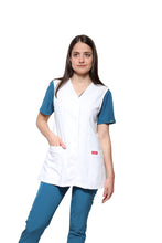 Cargar imagen en el visor de la galería, Chaleco Reglamentario para Enfermera Repelente a Fluidos - para Dama - Color Blanco - ER-54 - ANA ISABEL UNIFORMES
