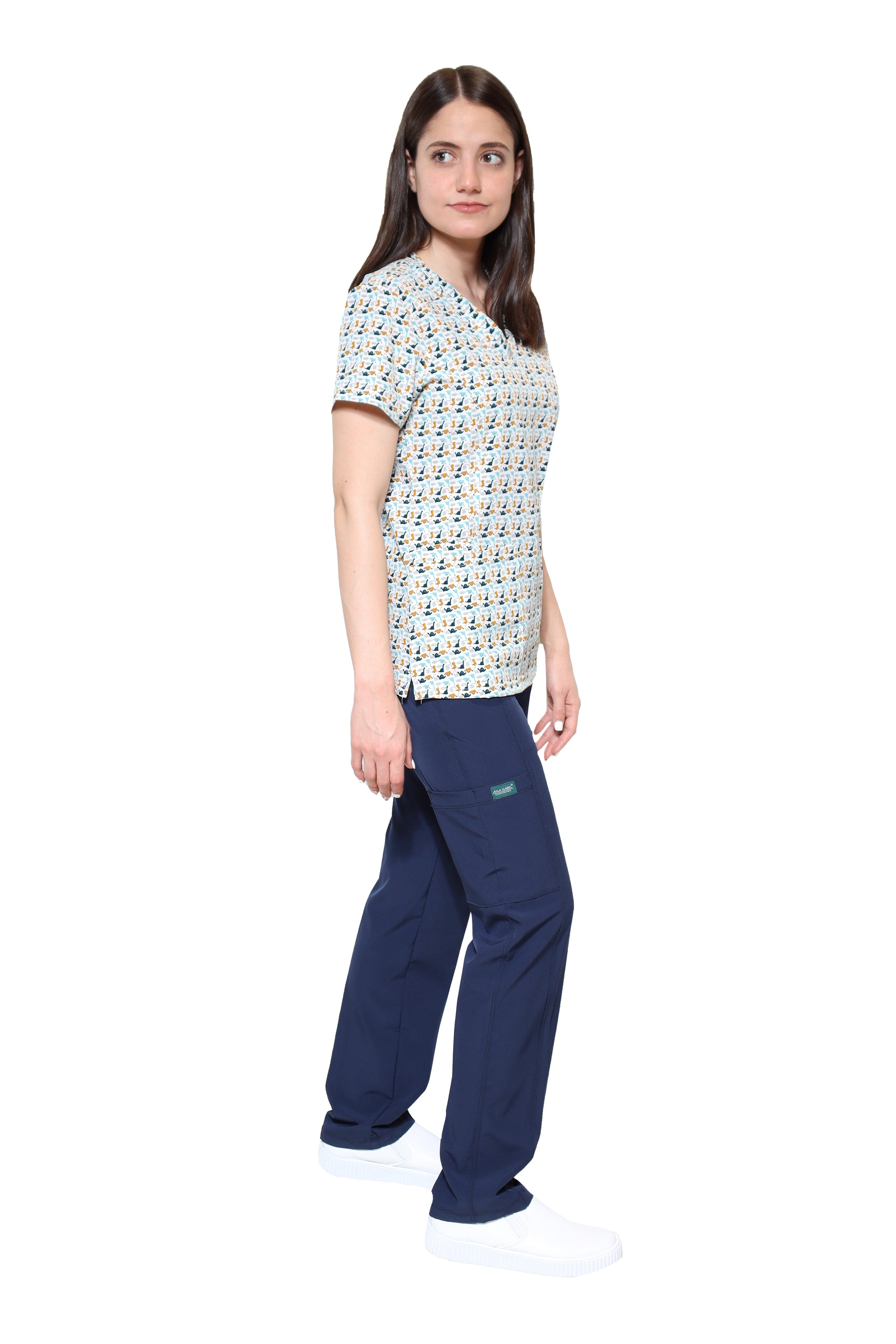 Conjunto SET Filipina y Pantalón EV-04 Tatita REPELENTE A FLUIDOS-Color ESTAMPADO DINOSAURIOS con PANT MARINO Dama-Ana Isabel Uniformes
