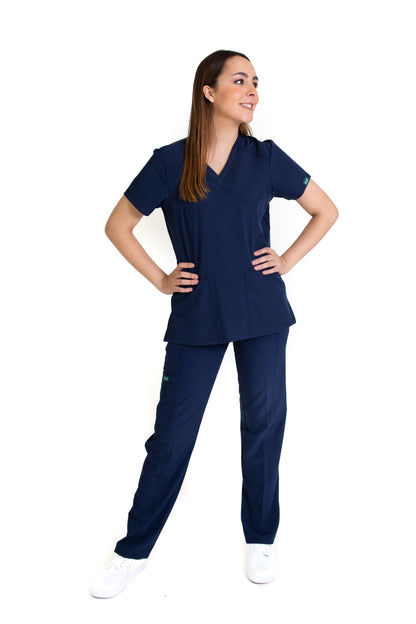 KIT Estudiantes - Bata Doble Stretch Repelente a Fluidos y Conjunto Quirúrgico Repelente con Pant Recto