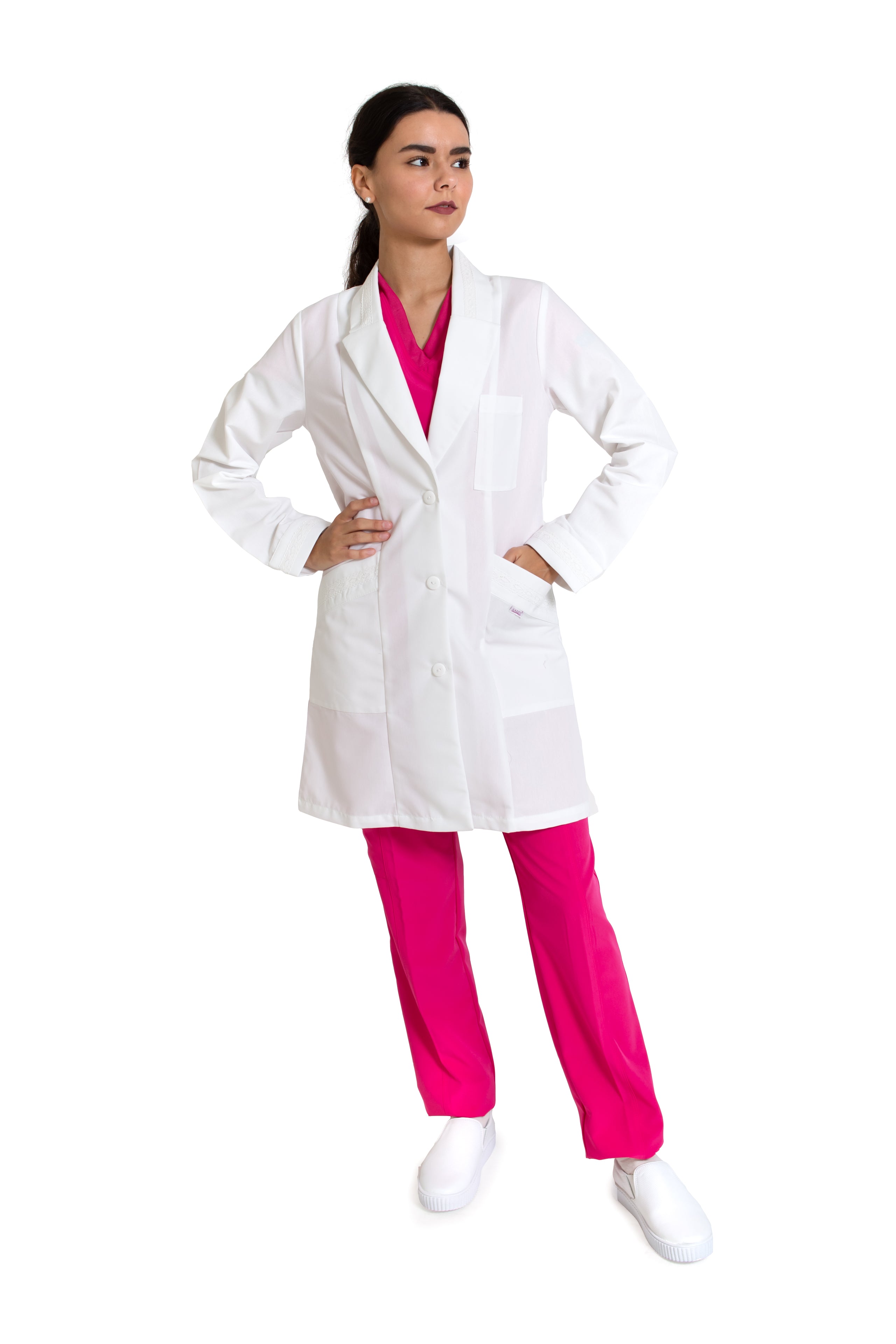 Bata Médica de Laboratorio para Dama KA-36R -CON ENCAJE- CON TECNOLOGÍA REPELENCIA Karen Medical Fashion